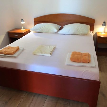 Apartments Nautic Zavala Ngoại thất bức ảnh