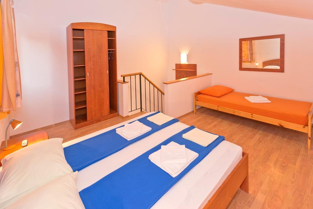 Apartments Nautic Zavala Ngoại thất bức ảnh