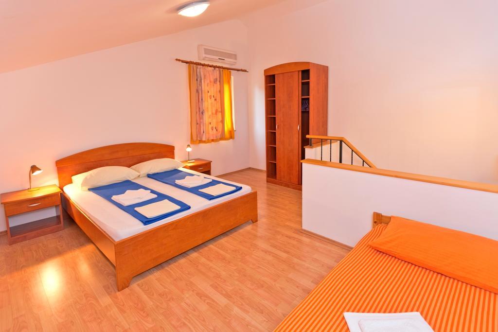 Apartments Nautic Zavala Ngoại thất bức ảnh